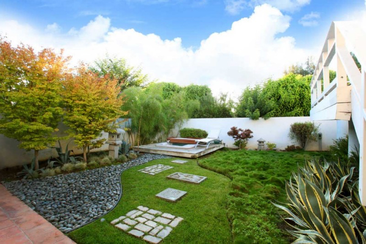 jardin design contemporain -parterre-galets-bain à remous